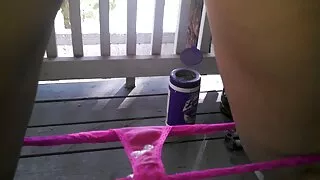 Tattooed მოდელი მიიღო kashmot პირში poolside