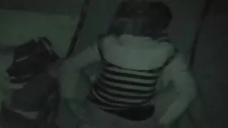 იგი უქმნის გამჭვირვალე pantyhose და აჩვენებს მისი pussy ყველა მისი დიდება