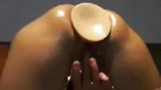 Flirt Cass Cassid Klein Klein gets fucked by a porn აგენტი საწოლში