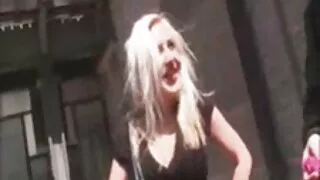 რესტორანში, naughty გოგონა დიდი მკერდი, მიმტანი