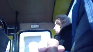 ამოღებული ბადისმაგვარი კოლგოტები, ქერა და დაიწყო fuck მისი ახალი მკერდი
