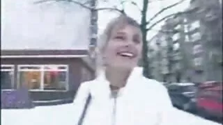 მსუქანა passionately sucks cock მეშვეობით ხვრელი აბაზანა კედლის