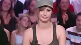 Porn კრებული ახალგაზრდა Brunettes ერთად faceholes ივსება cum