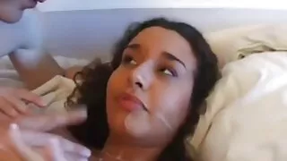 Mulatto Tianna ტრამპი expertly sucked მიერ ბიჭი ხანგრძლივი აგრეგატი