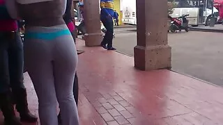 Naughty Ma Maid მზად არის ემსახურება უზარმაზარი შავი phallus