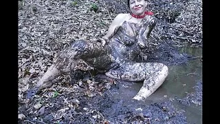 Cute horny lesbians აქვთ სექსი საწოლი